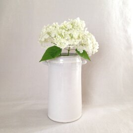 筒型耳付き花瓶(アンティークホワイト)の画像