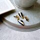 Y1100-ヴィンテージイヤリング U.S.A. 1980s Gold Tone Navy White Enamel Paintの画像